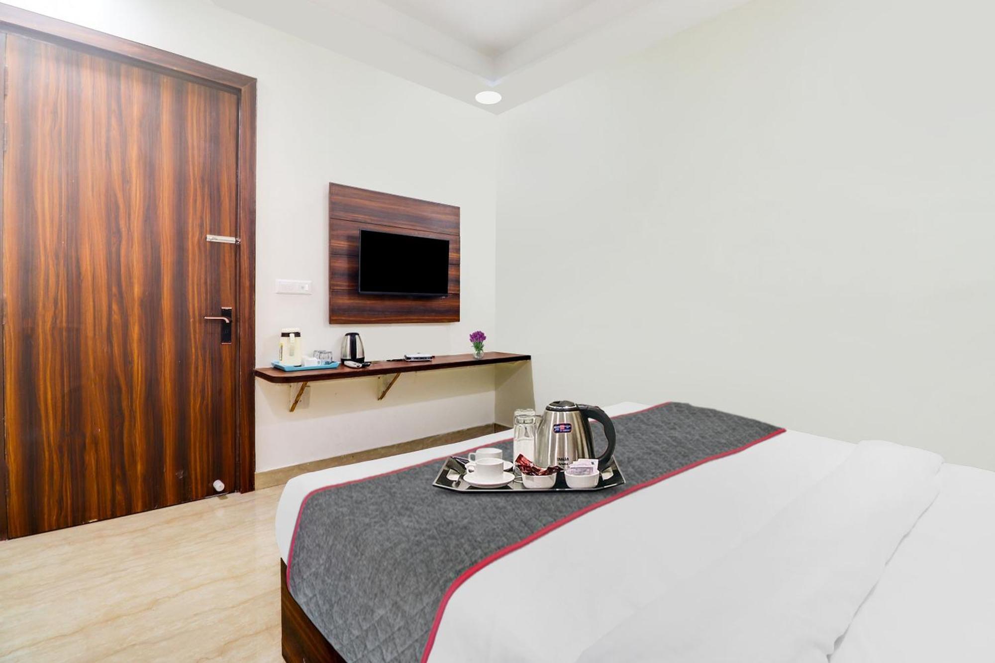 Hotel O Golden Grand Агра Экстерьер фото