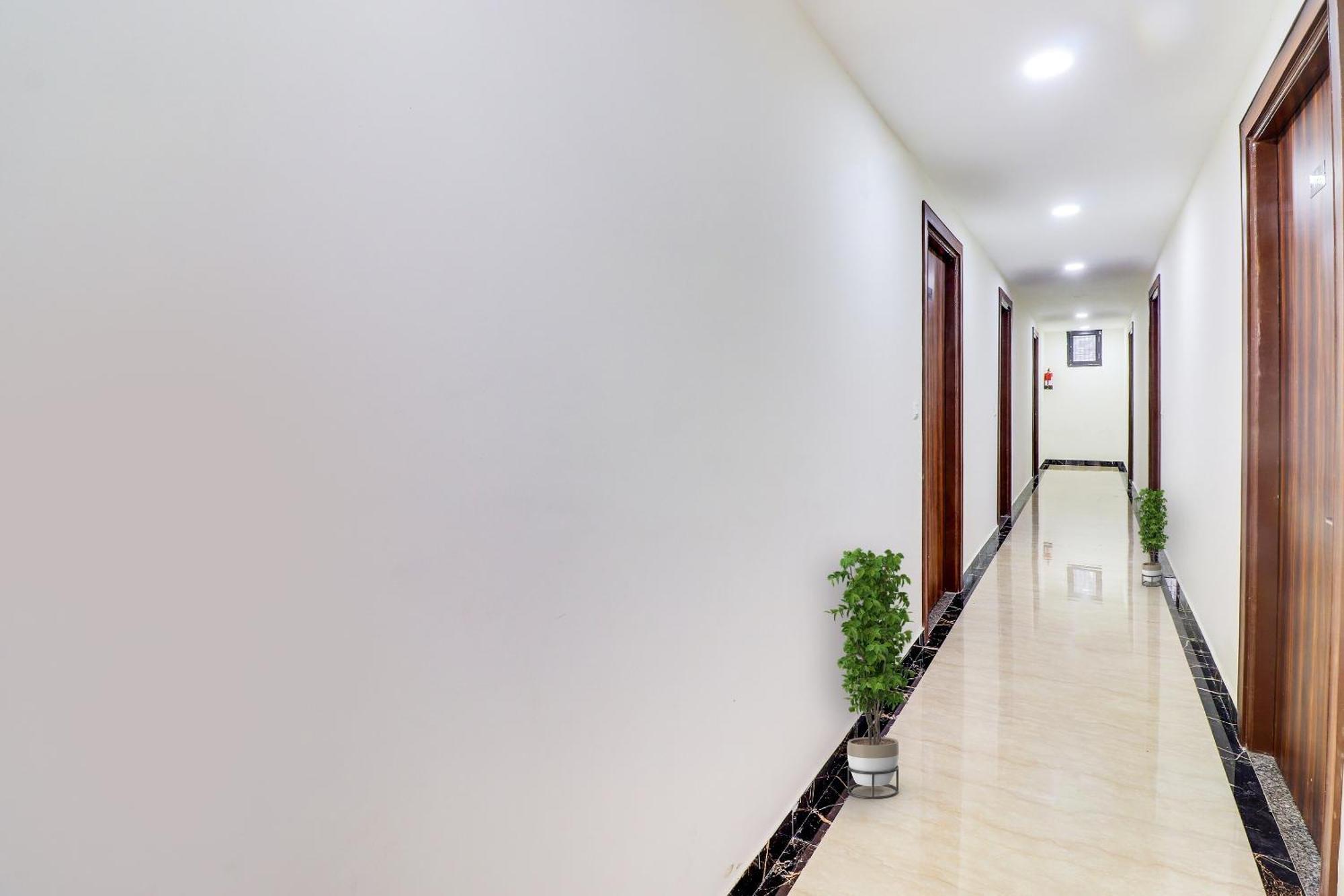 Hotel O Golden Grand Агра Экстерьер фото