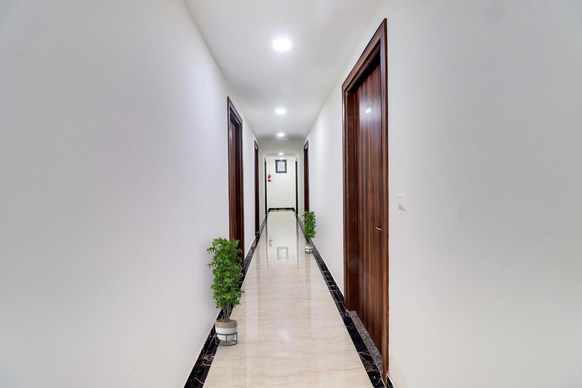 Hotel O Golden Grand Агра Экстерьер фото